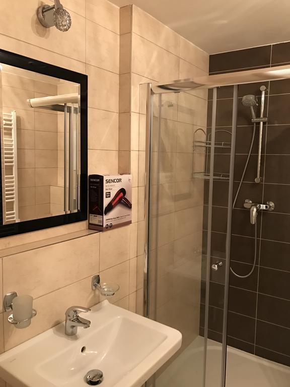 Glory Apartment *